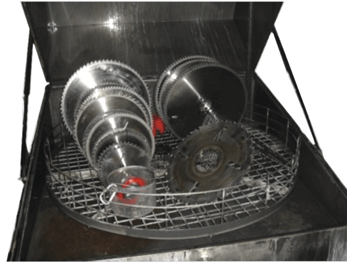 The importance of cleaning saws well before using them in machinery